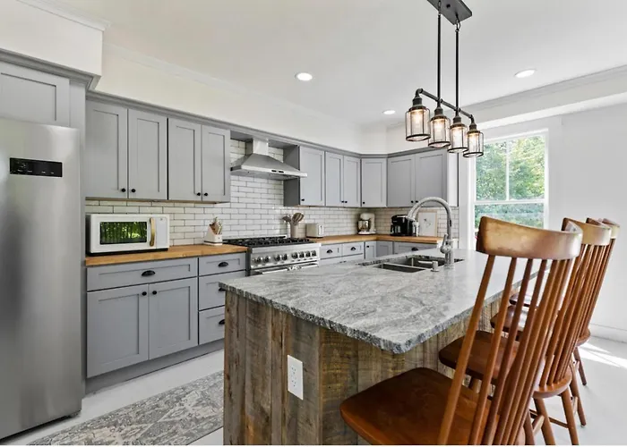 The Blueberry House - Spacious, Family & Pet-Friendly Retreat Near Sebago Lake