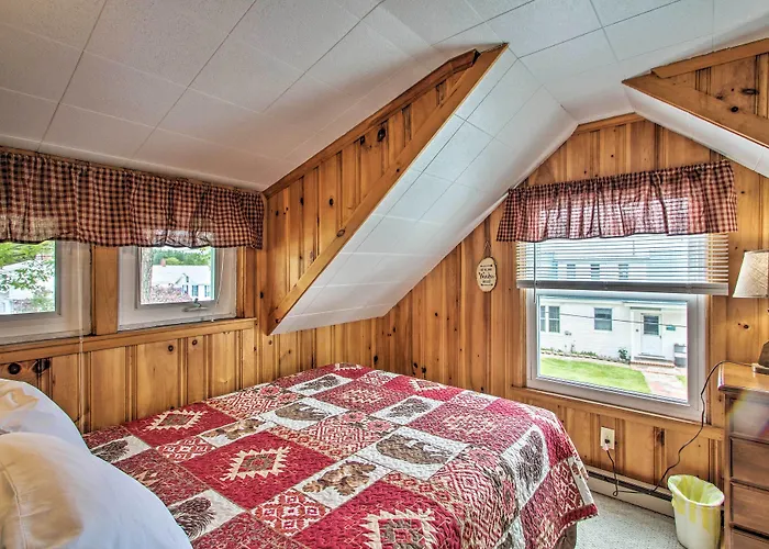 Sebago Lake Cottage W/ Patio + Beach Access!