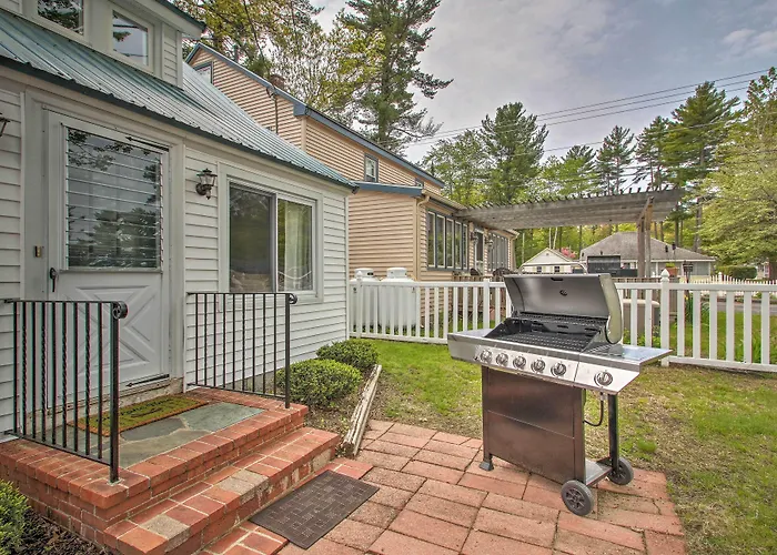 Sebago Lake Cottage W/ Patio + Beach Access!